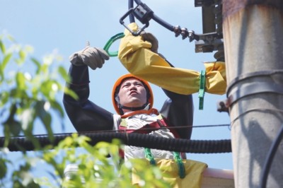 肖榮貴的“帶電”人生